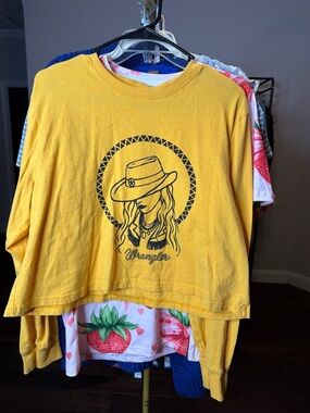 Wrangler womens Mustard Yellow Graphic crop T